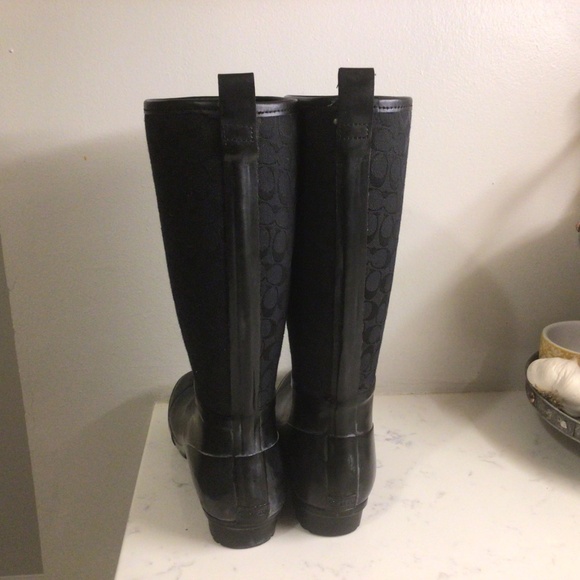 Coach size 6B Pearl Monogram Signature Shiny Rubber Rain/Snow Boots - Picture 4 of 8